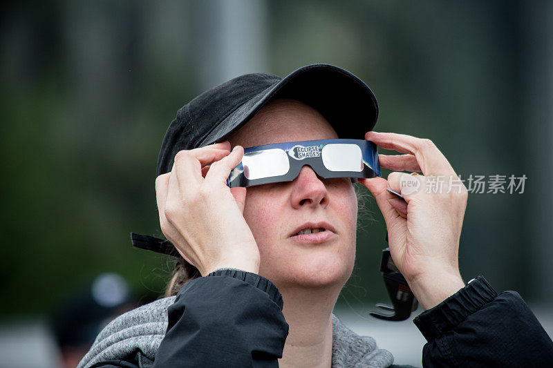 2024年日食:阿西尼博因公园观赏派对成人