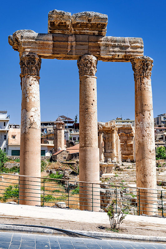 圆形神庙和缪斯神庙位于黎巴嫩巴勒贝克的圣殿外