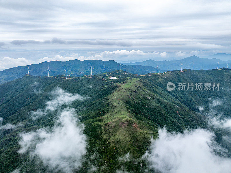 山区风电场云和雾的航空摄影