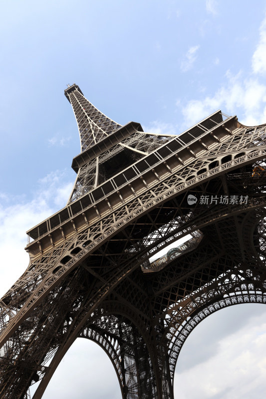 游览埃菲尔铁塔，巴黎，法国