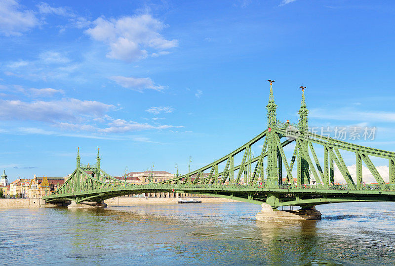 自由桥(Szabadsag藏了起来)。布达佩斯。匈牙利