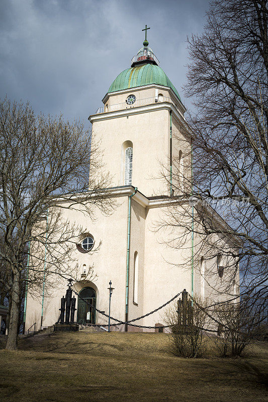 苏欧门林娜教堂位于赫尔辛基附近海岸的一个历史悠久的设防岛上