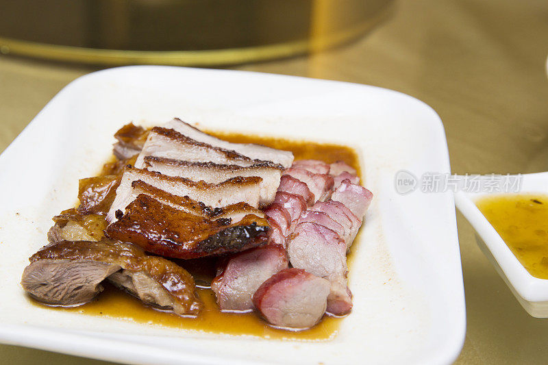香港烤鸭和猪肉