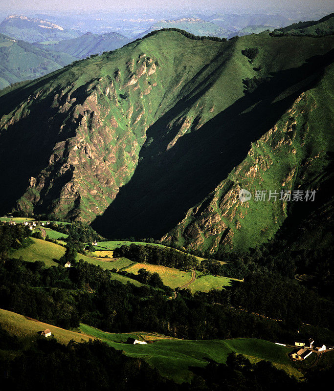 庇里牛斯山