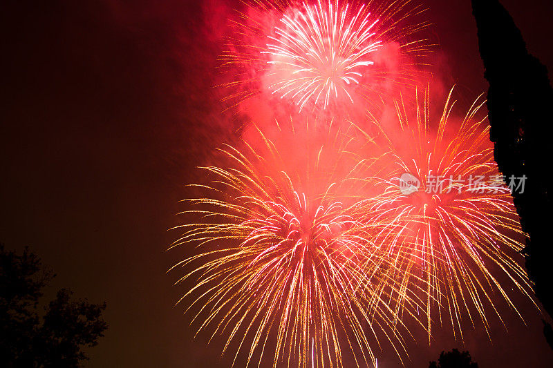 7月4日的烟花庆典，圣诞节和新年