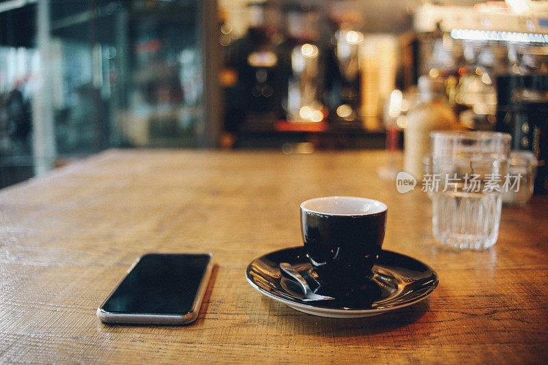智能手机和咖啡