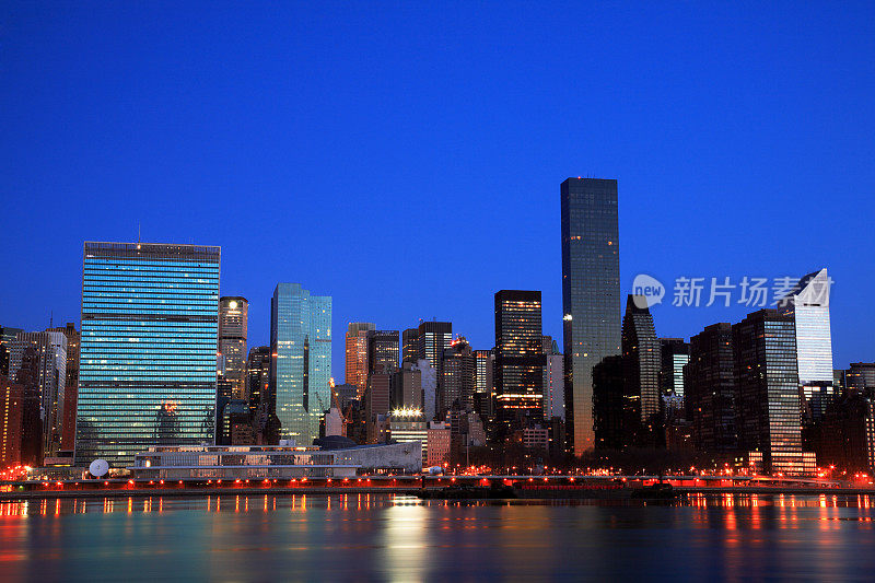 横跨东河的曼哈顿天际线，美国纽约
