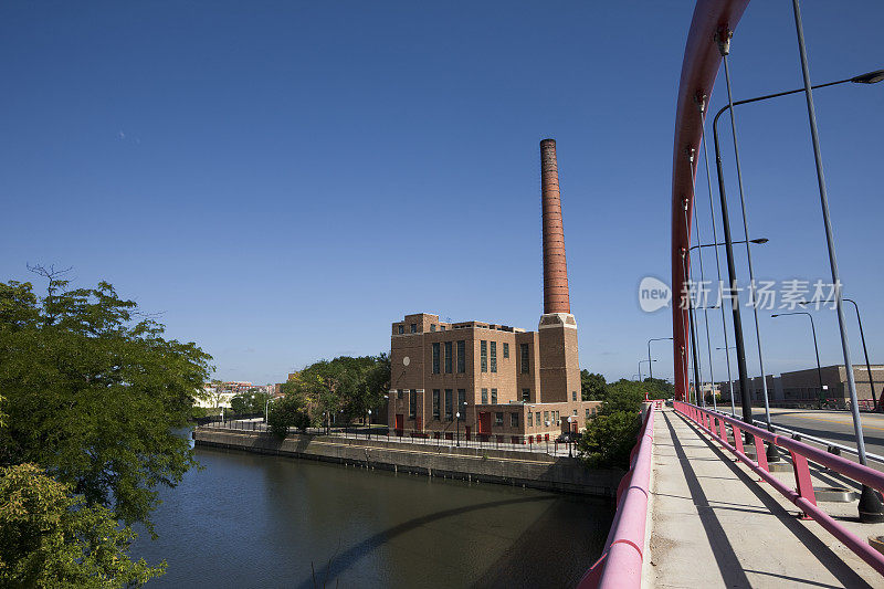 芝加哥河流工厂和悬索桥