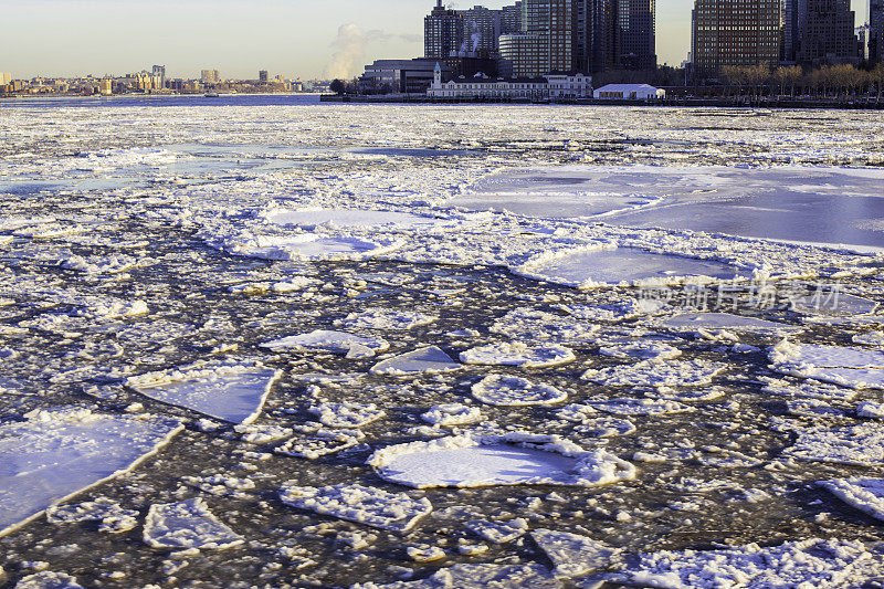 纽约在结冰。气候变化的曼哈顿