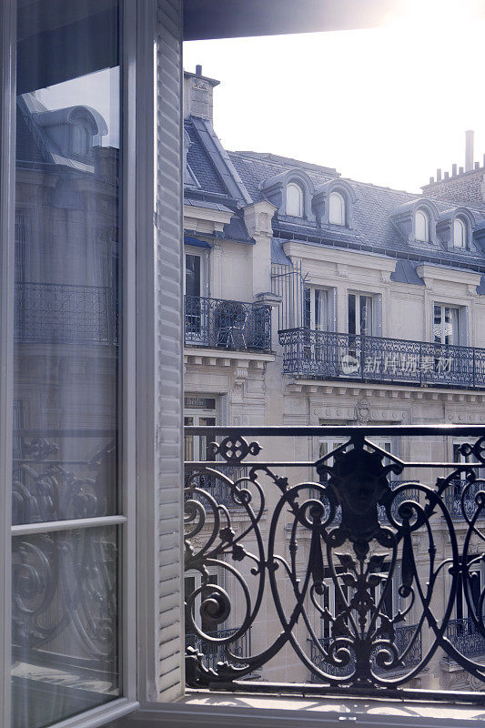 法国巴黎的法式窗景