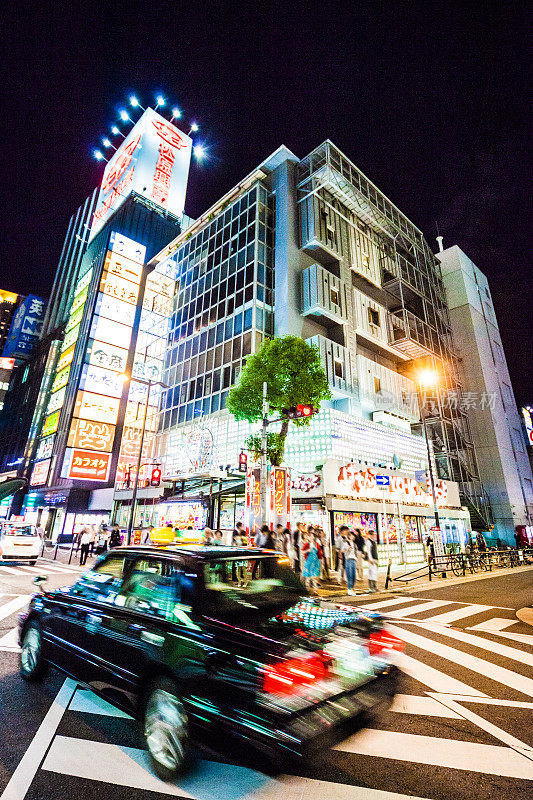 日本黑色出租车在大阪市区