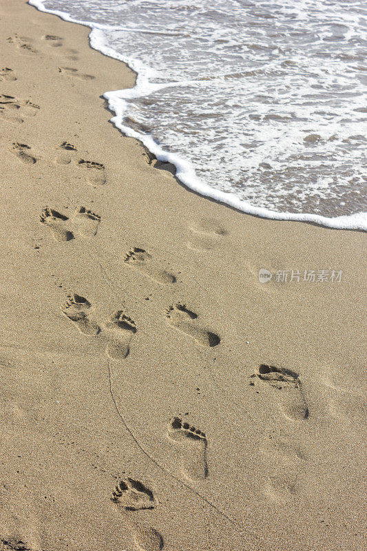 海滩上的步道