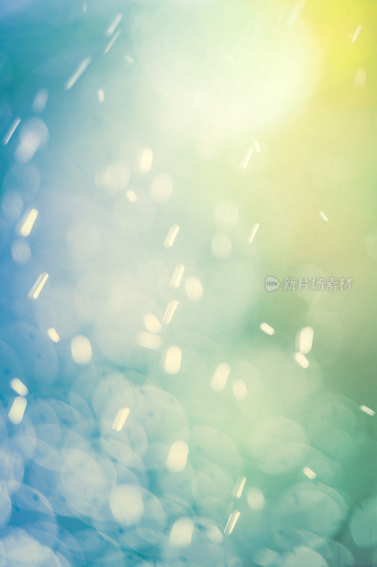 背景与雨和充满活力的颜色