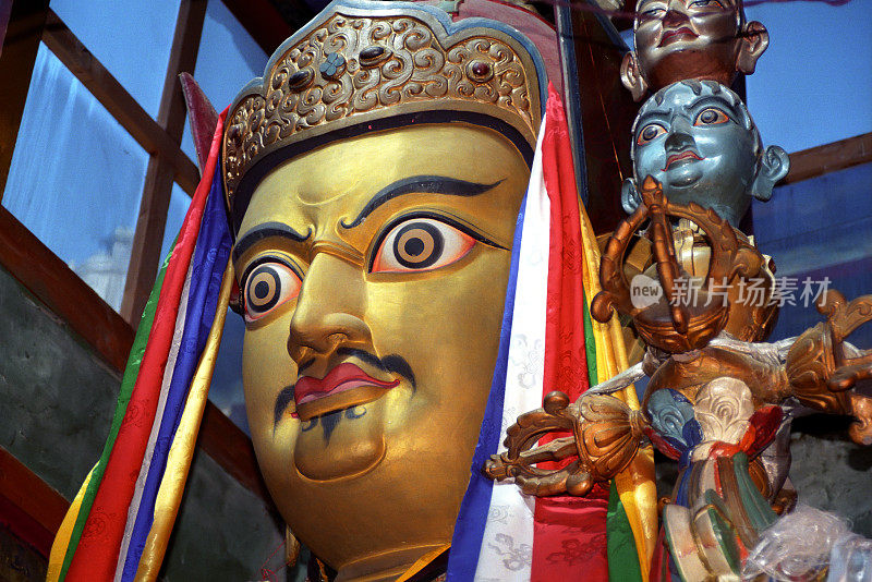 藏传佛教创始人莲花生大师仁波切雕像。