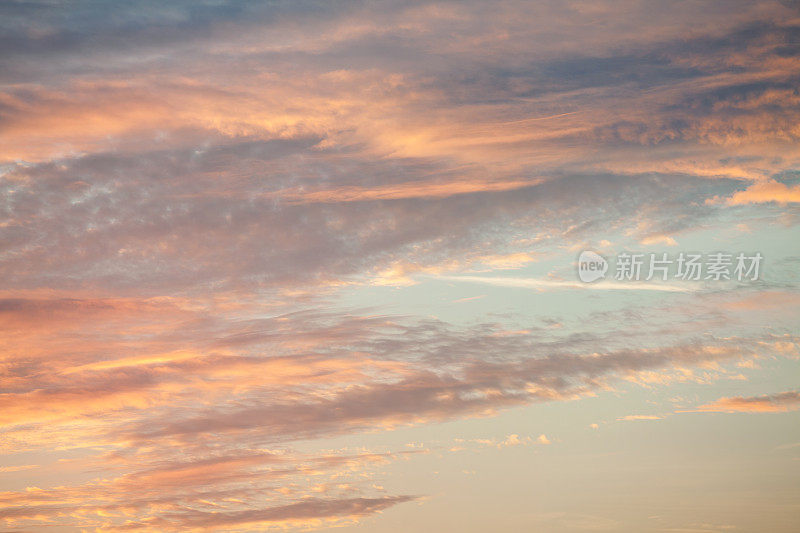 绚丽的晚霞天空