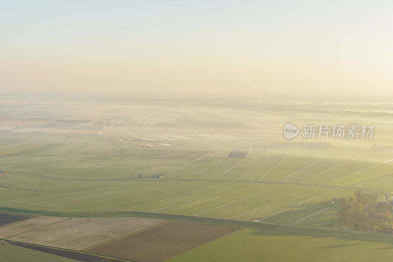 鸟瞰图上的旧须德泽堤防在荷兰Overijssel