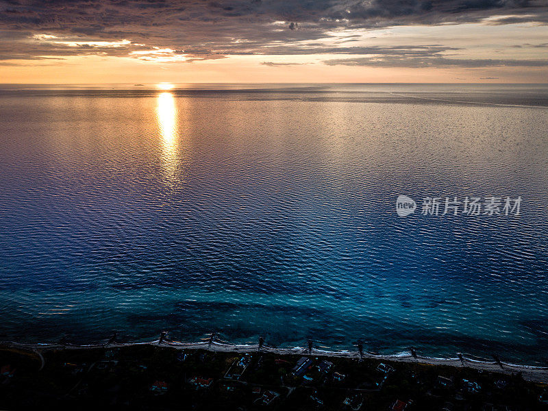 海滩日落由HDR无人机