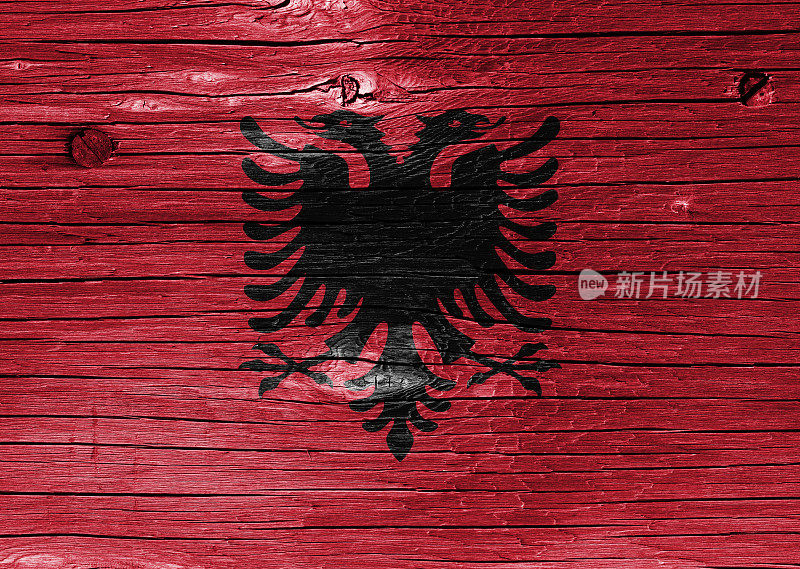 木头上的阿尔巴尼亚国旗
