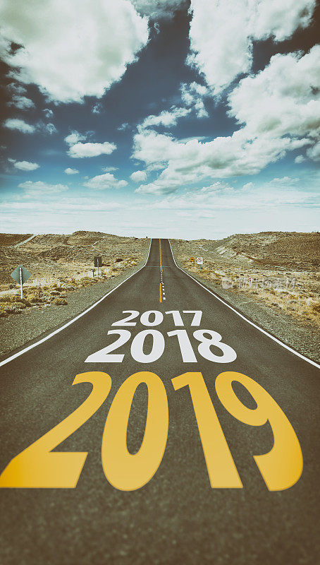 美国高速公路上画着2019年新年快乐
