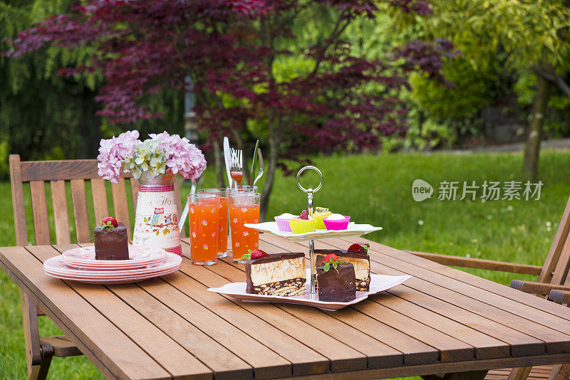 春天在花园里喝茶的时间