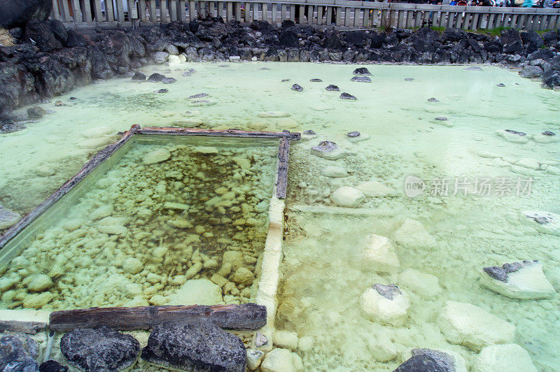 在Yubatake温泉