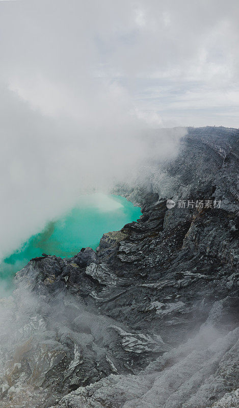 伊真火山和硫磺矿的鸟瞰图