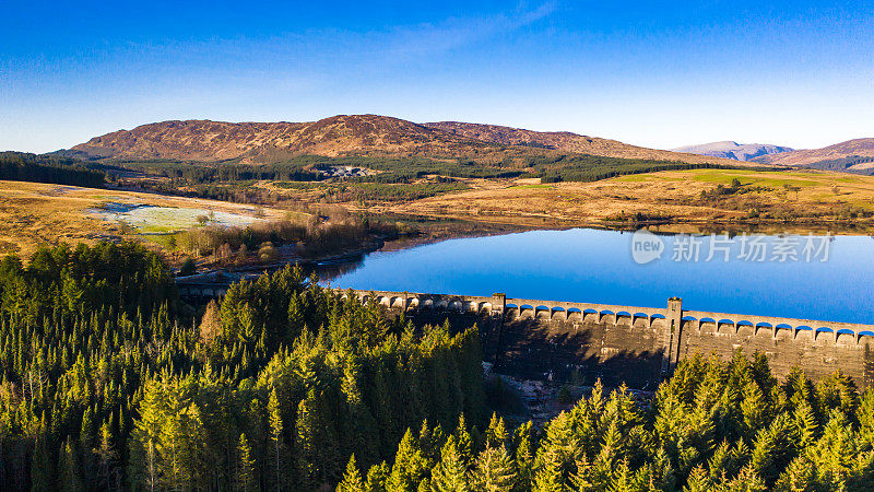 苏格兰湖和大坝的全景鸟瞰图邓弗里斯和加洛韦，苏格兰西南部