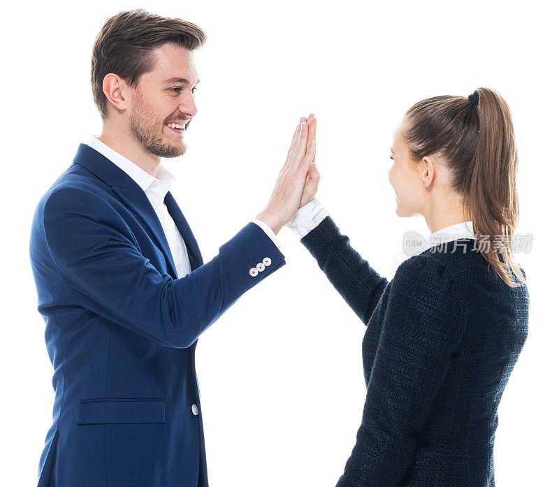 白人女商人积极穿着纽扣衬衫