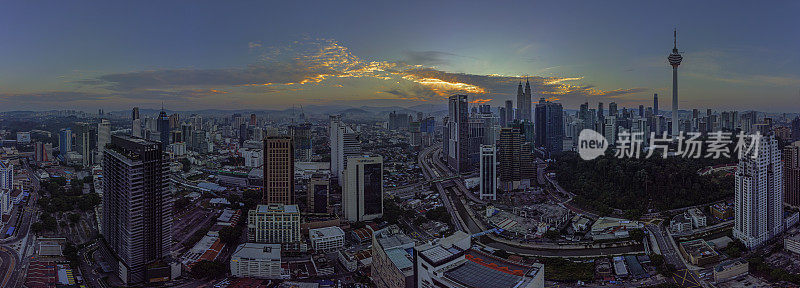 吉隆坡的全景空中城市景观，马来西亚在日出