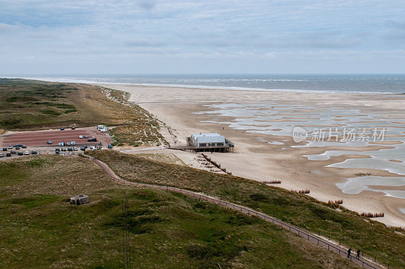 鸟瞰图在海滩和餐厅在北部的Texel