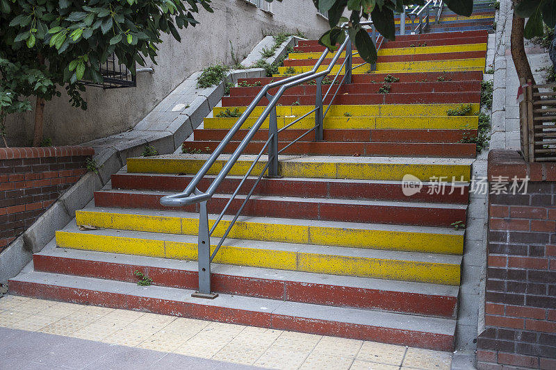 土耳其伊兹密尔的彩色楼梯。