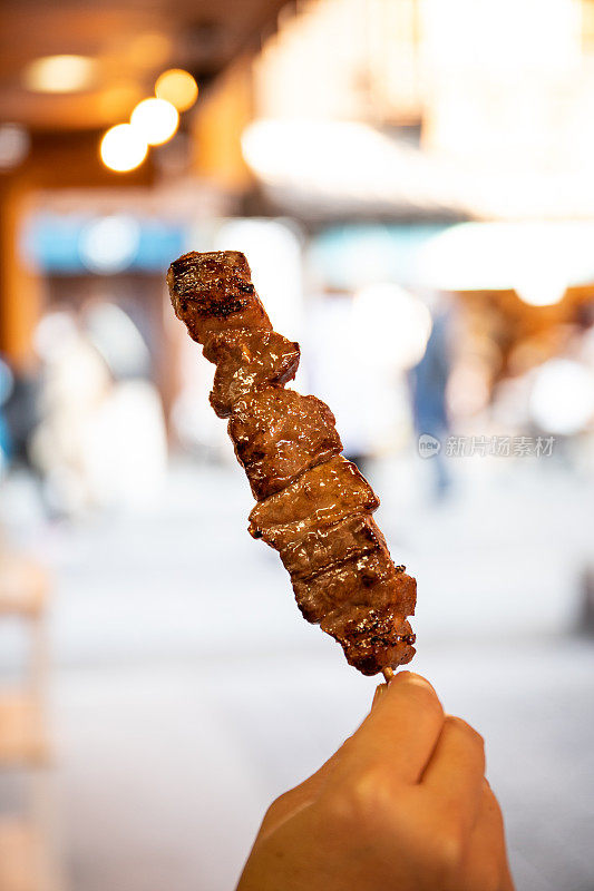 日本街头小吃-著名的松坂牛肉串