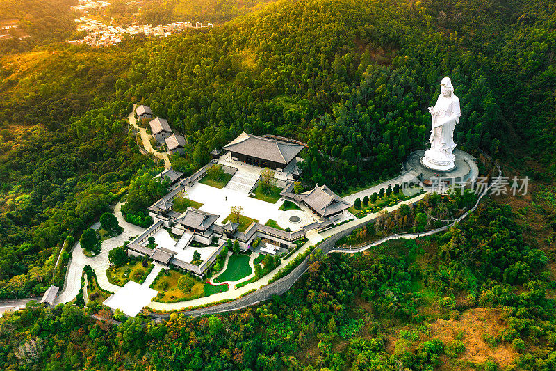 香港大埔慈山寺内的青铜观音像