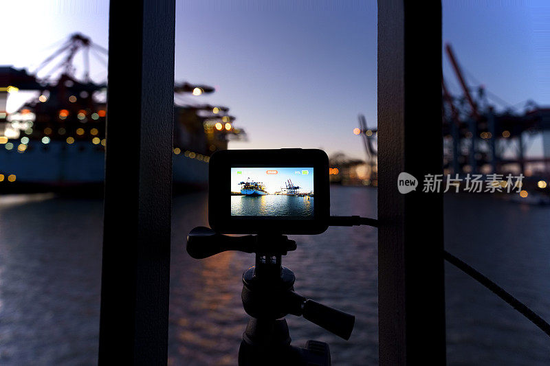 傍晚时分，汉堡港的延时摄影