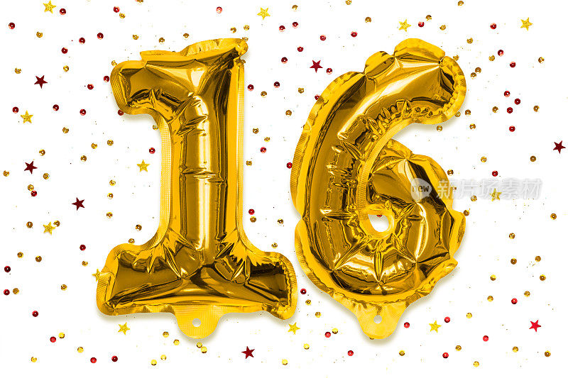 气球上的数字用金箔制成，数字16在白色背景上用五颜六色的亮片装饰。