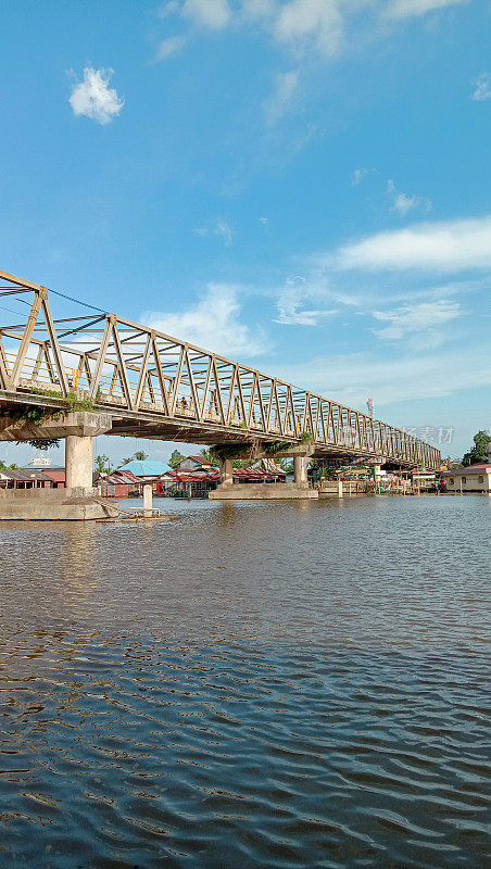 班雅尔马辛的新大陆桥