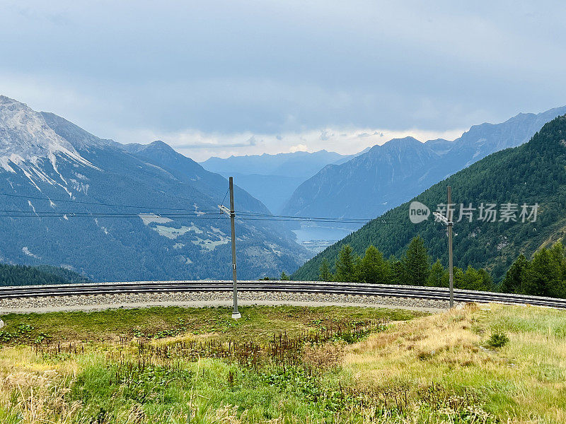 从贝尔尼帕斯到意大利的景色