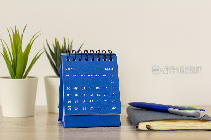 2023年4月的日历。用于计划的桌面日历。