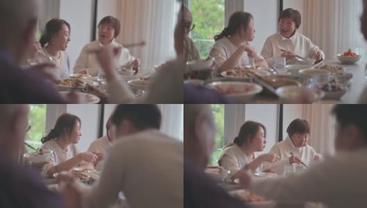 中国母亲和女儿多代同堂在除夕享受团圆饭高清在线视频素材下载