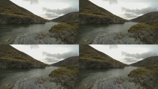 阿胡利里河流经新西兰坎特伯雷的一个岩石峡谷高清在线视频素材下载