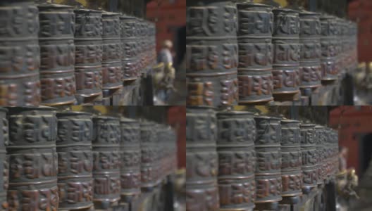 特写:电影拍摄的金属祈祷轮在印度教寺庙内旋转。高清在线视频素材下载