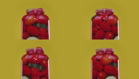 装有罐装西红柿、西葫芦和甜椒沙拉的罐子高清在线视频素材下载
