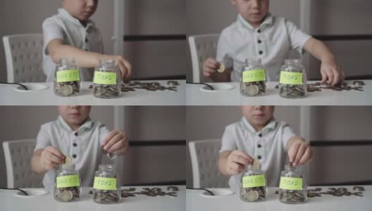 一个白人小男孩把硬币放进桌上的玻璃瓶里。孩子在存钱买糖果和玩具高清在线视频素材下载