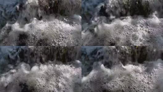小溪中泡沫的水高清在线视频素材下载