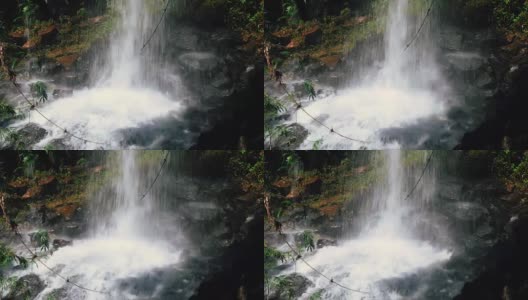 白色的水流过小的黑色岩石(瀑布)的特写高清在线视频素材下载