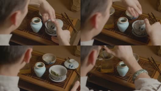 师傅将盖丸冲泡的绿茶倒入碗中。中国茶道高清在线视频素材下载