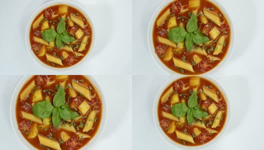 意大利面汤，通心粉，番茄酱，慢煮蔬菜高清在线视频素材下载