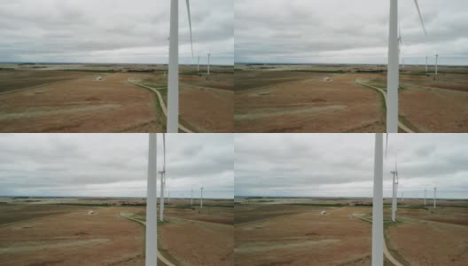 鸟瞰图在早春风暴风力涡轮机和中西部农业4K视频高清在线视频素材下载