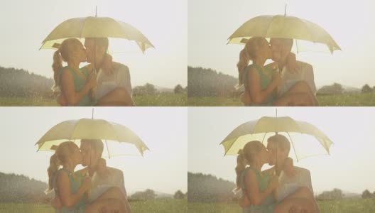 慢镜头:一对年轻的白人夫妇在金色的草地上热烈地亲吻。高清在线视频素材下载