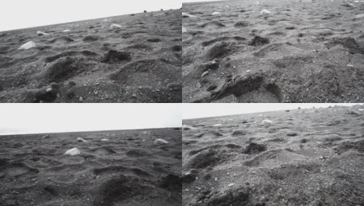 冰岛维克的黑砂熔岩海滩。慢镜头120fps(帧数)低角度，向上倾斜玄武岩海堆附近的地标海滩高清在线视频素材下载